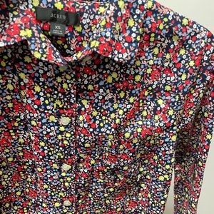 J. Crew button down shirt. 100% cotton, no stains and gently used.